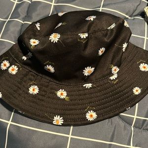 Alice + Olivia Reversible bucket hat
